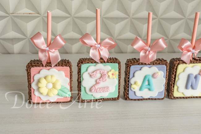 Pães de mel no palito decorados Jardim