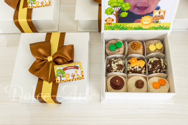 Caixinha personalizada com 9 doces Safari