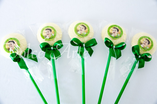 Pirulitos de chocolate com pastilha de chocolate Dinossauros