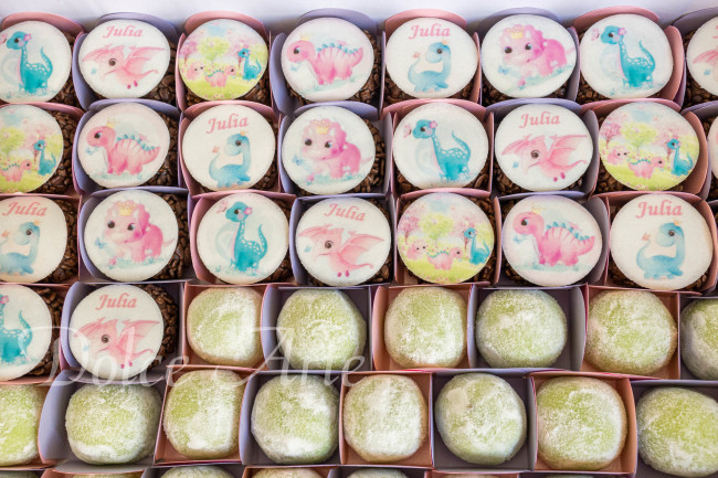 Doces decorados Dinossauro Menina