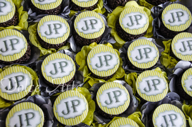 Doces decorados pastilha de açúcar inicial