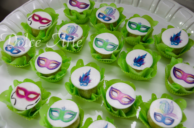 Doces decorados pastilha de açúcar máscara