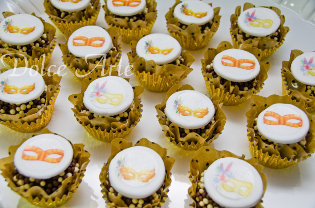 Doces decorados pastilha de açúcar máscara