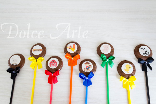 Pirulitos de chocolate com pastilha de açúcar Fazendinha