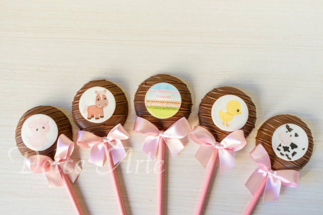 Pirulitos de chocolate com pastilha de açúcar Fazendinha