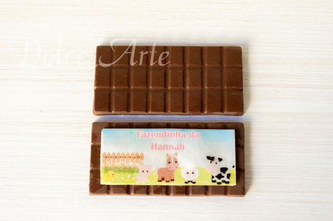 Barra de chocolate com pastilha de açúcar Fazendinha