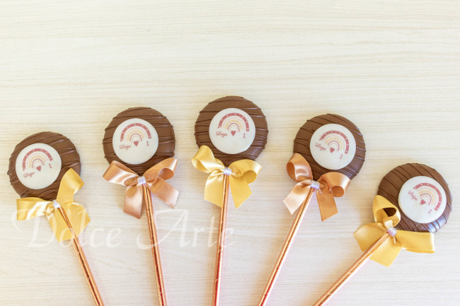 Pirulitos de chocolate com pastilha de açúcar Arco Íris
