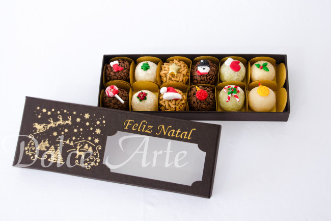 Caixa com 12 doces decorados Natal