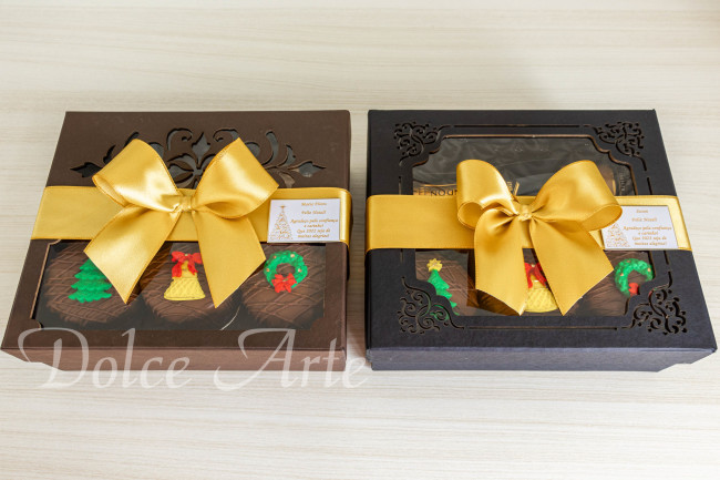 Caixa com 3 Pães de mel decorados Natal e mini espumante