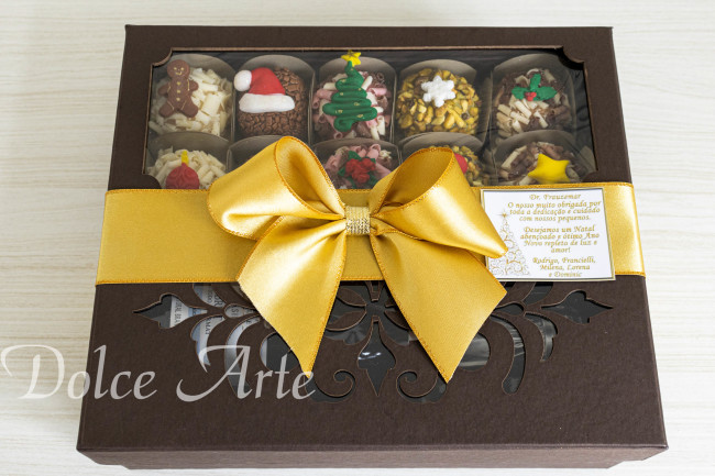 Caixa com 10 doces decorados Natal e mini espumante