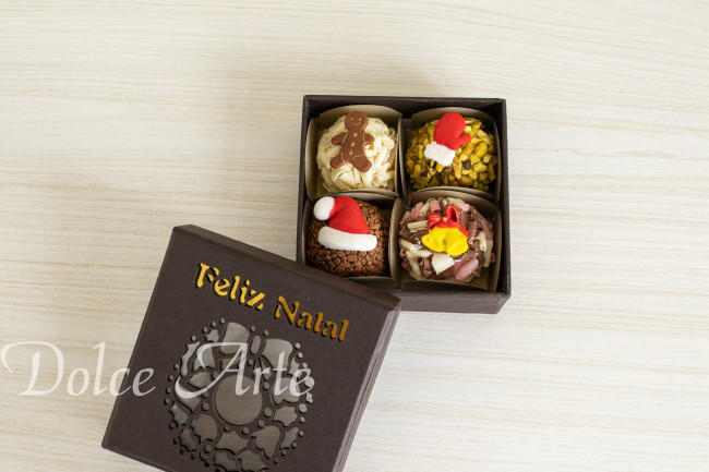 Caixa com 4 doces decorados Natal