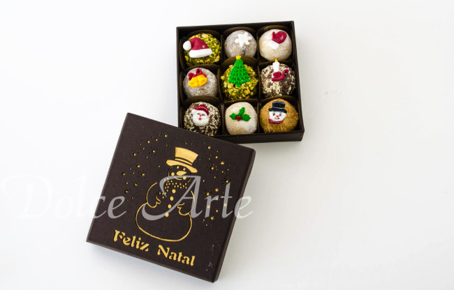 Caixa com 9 doces decorados Natal