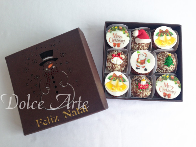 Caixa com 9 doces decorados Natal