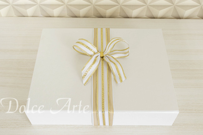 Caixa personalizada com 30 doces decorados