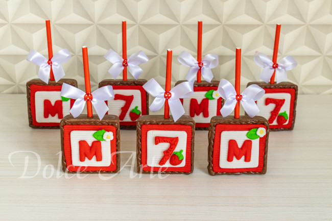 Pão de mel no palito Moranguinho