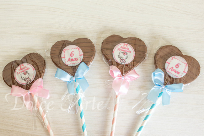 Pirulitos de chocolate Hello Kitty
