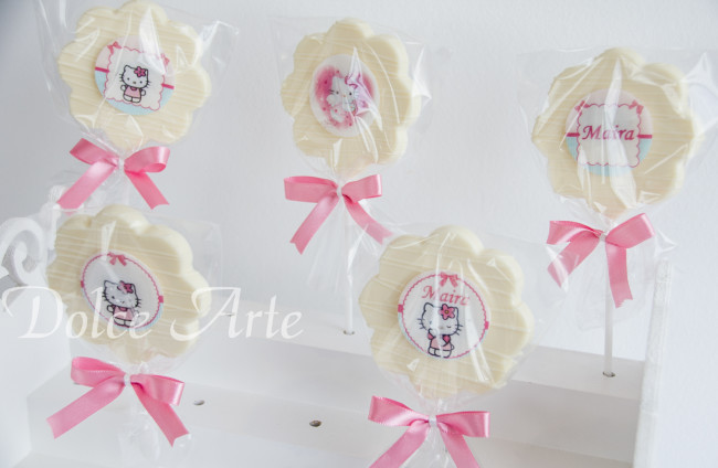 Pirulitos de chocolate Hello Kitty