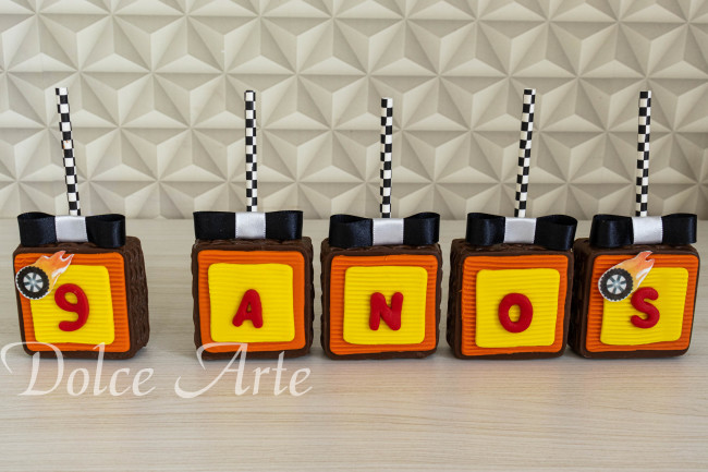 Pães de mel no palito Hot Wheels