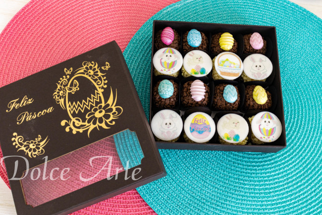 Caixa com 16 doces decorados Páscoa