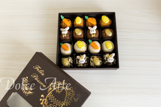 Caixa com 16 doces decorados Páscoa