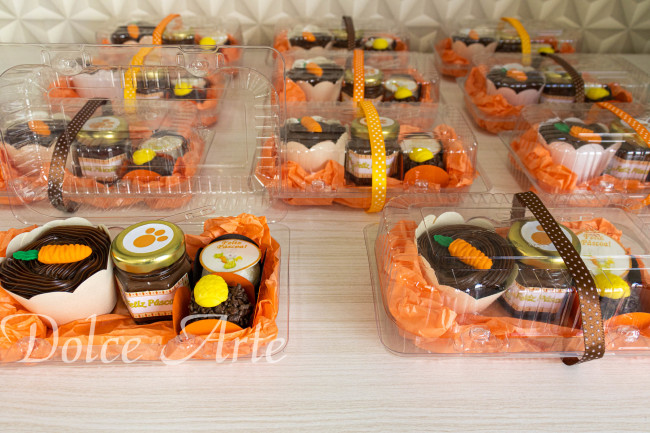 Caixa com doces diversos Páscoa