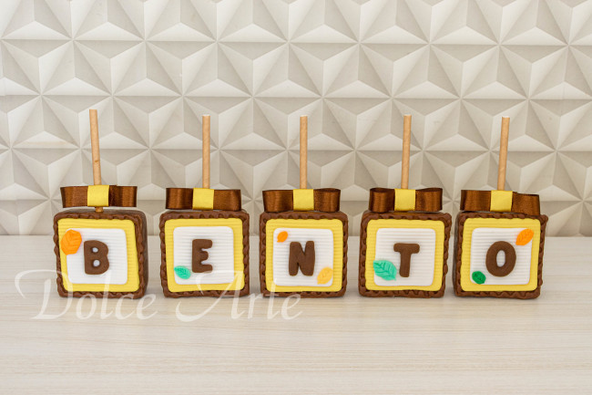 Pães de mel no palito decorado Bosque