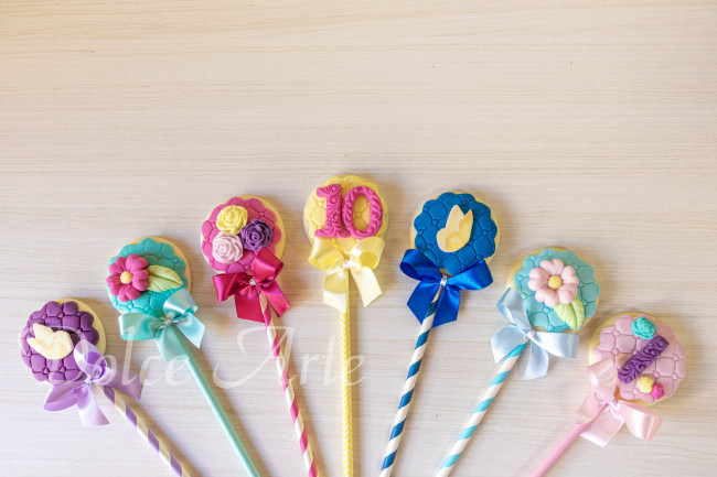 Pirulitos de chocolate decorados Encanto