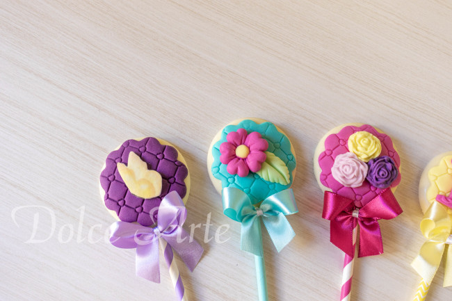 Pirulitos de chocolate decorados Encanto