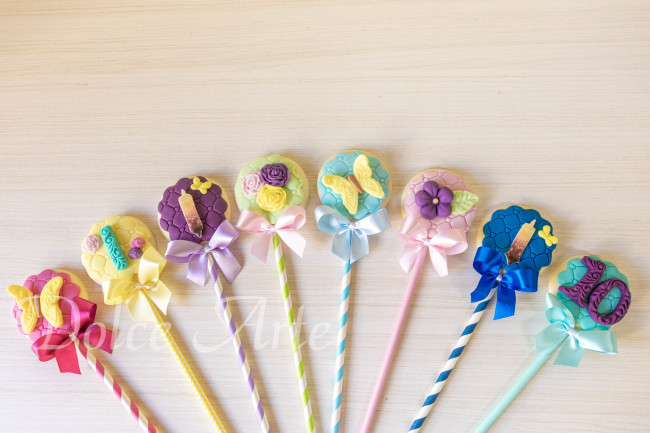 Pirulitos de chocolate decorados Encanto