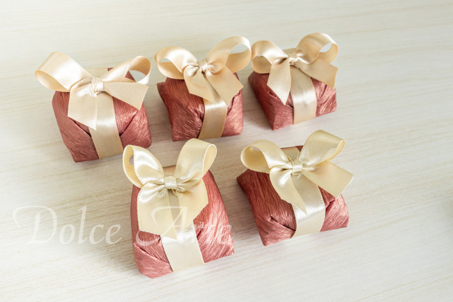 Bem-Casado em crepom perolizado com fita de cetim