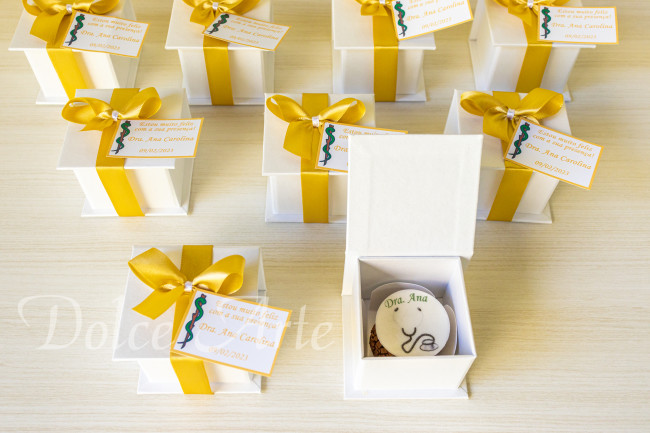 Caixa personalizada com 1 doce decorado Formatura