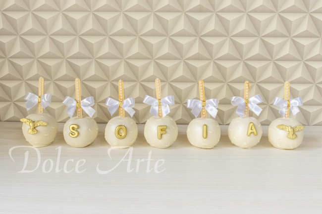 Maçãs de chocolate decoradas Batizado