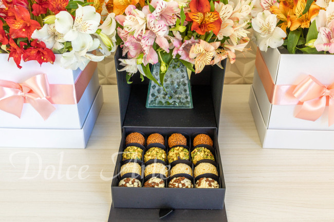 Caixa com Flores e Doces
