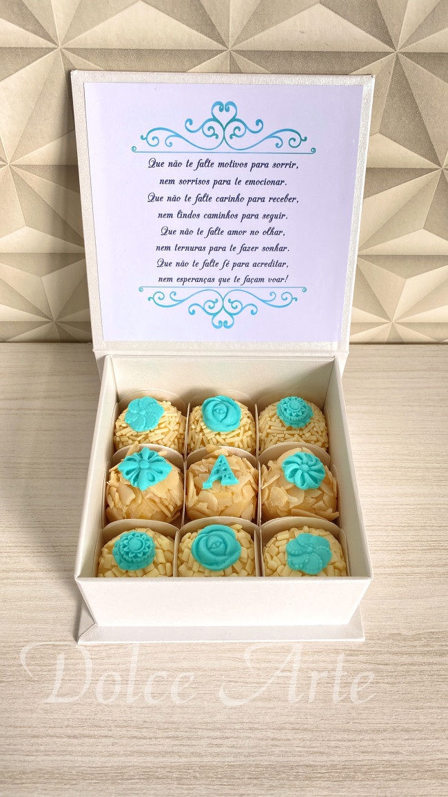 Caixa Personalizada com 9 doces