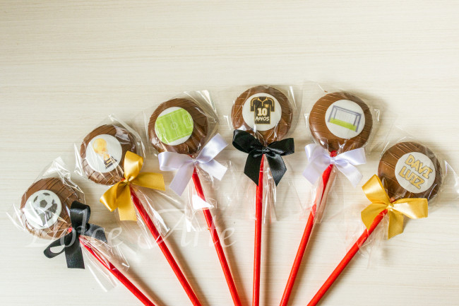 Pirulitos de Chocolate com pastilha de açúcar Futebol