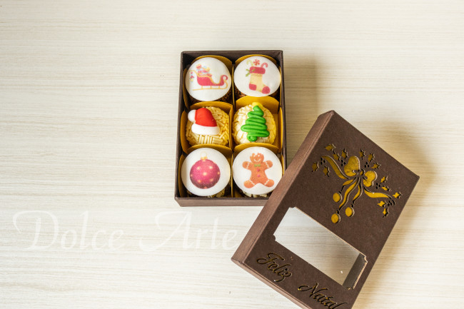 Caixa com 6 doces decorados Natal