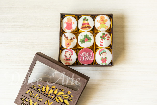 Caixa com 9 doces decorados Natal