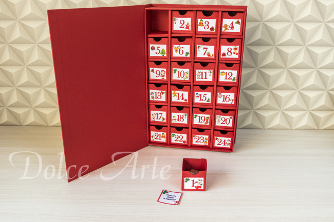 Calendário do Advento com bombons e mensagens