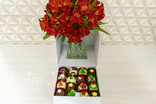 Caixa com flores e doces decorados Natal