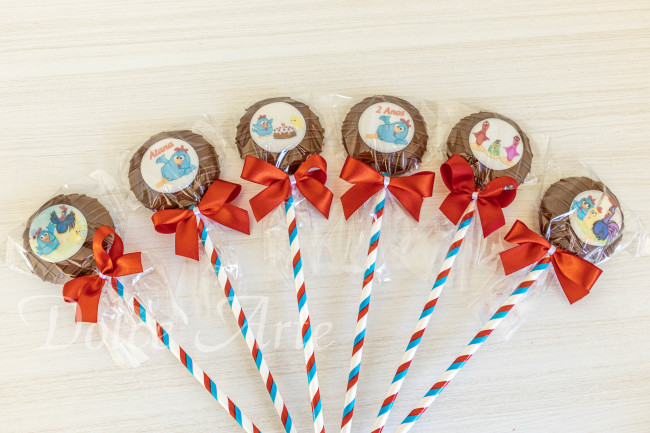Pirulito de chocolate decorado Galinha Pintadinha