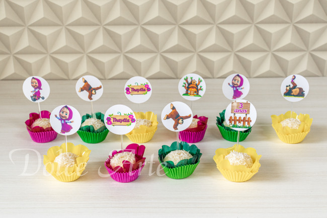 Doces decorados topper Masha e o Urso