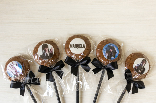 Pirulito de chocolate pastilha Wandinha