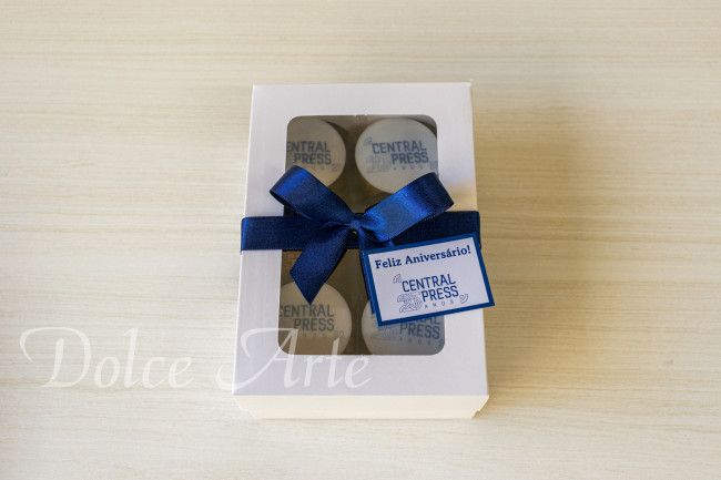 Caixa de visor com 6 doces decorados com pastilha de açúcar corporativo