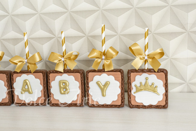 Pães de Mel no Palito Decorado Coroa Bebê Revelação
