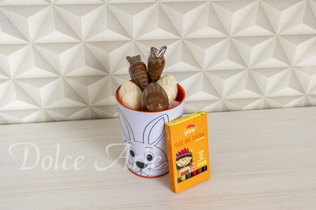 Copinho para pintar com chocolates Páscoa