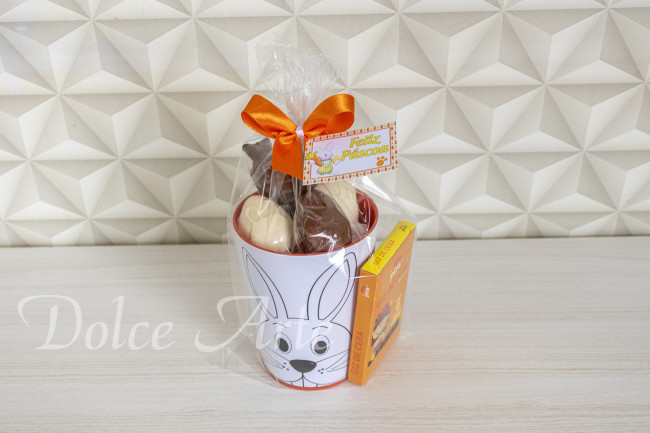 Copinho para pintar com chocolates Páscoa