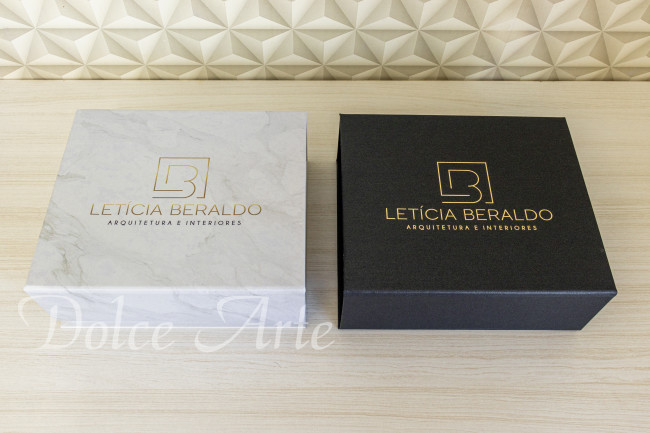 Caixas Personalizadas Corporativas com 10 doces e mini espumante