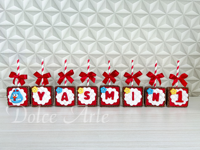 Pães de mel no palito Galinha Pintadinha