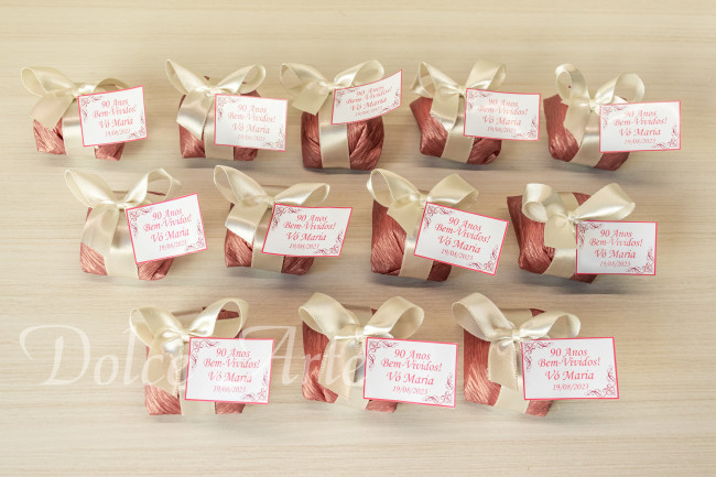 Bem-Vivido em crepom com fita de cetim e tag