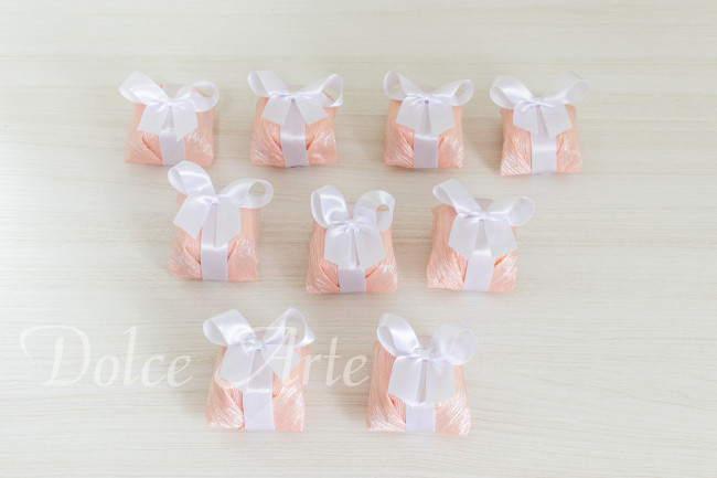 Bem-Vivido em crepom perolizado com fita de cetim